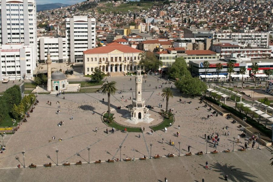 İzmir Konak Meydanı