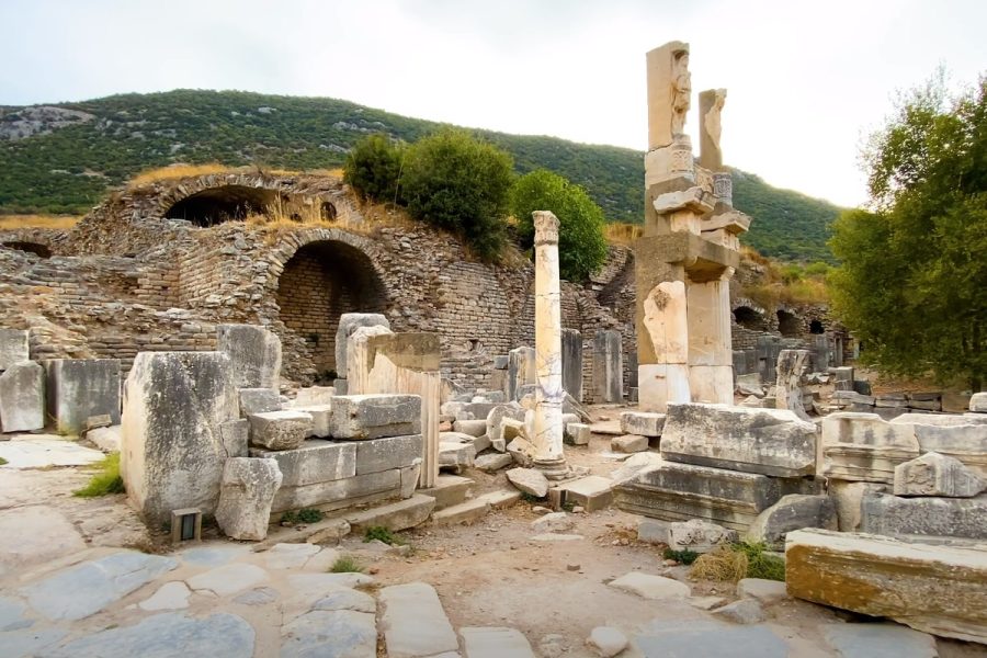 Efes Antik Kenti - Domitian Tapınağı