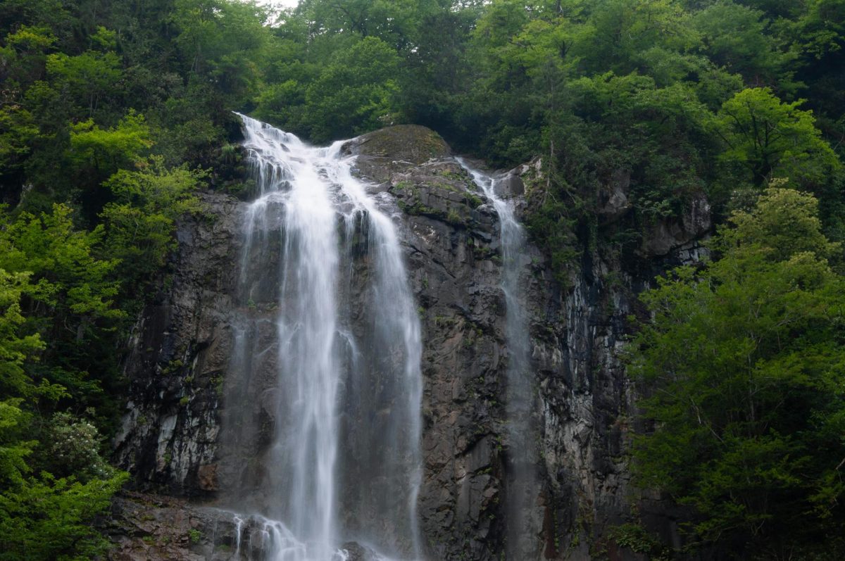 Mençuna Şelalesi