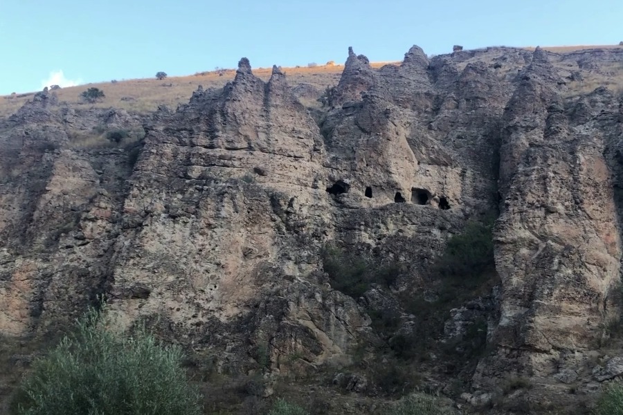 Sakaeli Kaya Mezarları ve Peri Bacaları