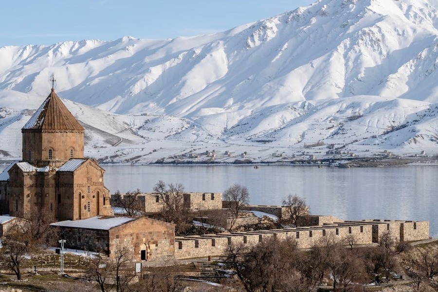 Akdamar Adası ve Akdamar Kilisesi