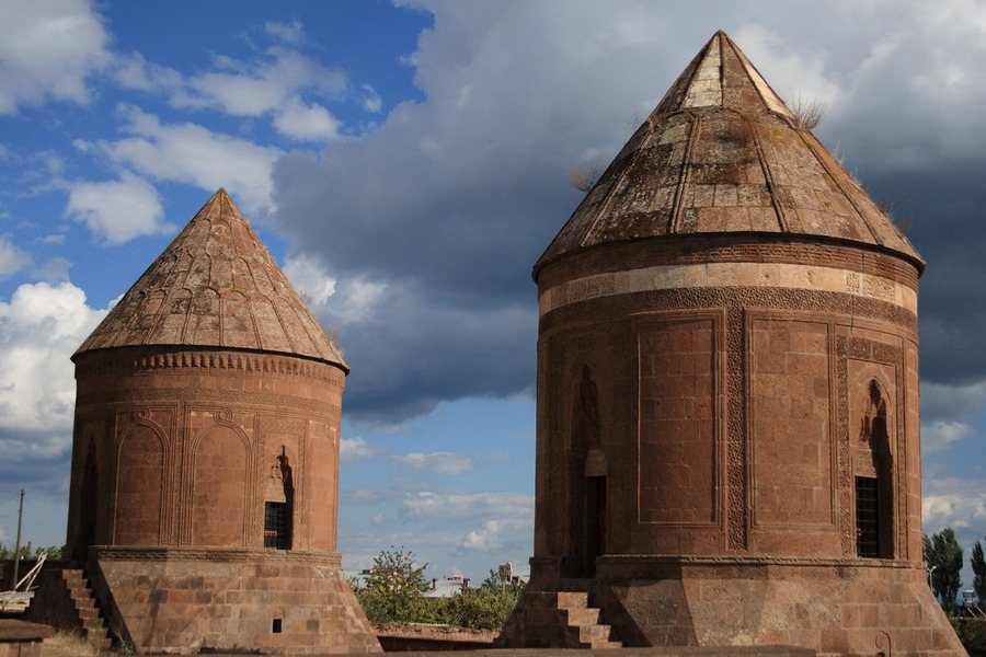 Bitlis Çifte Kümbetler