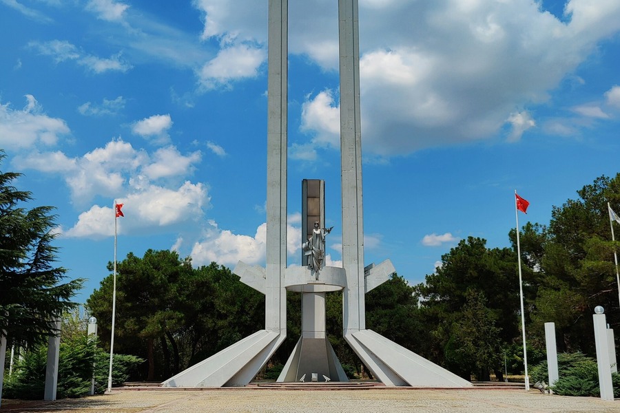 Edirne Lozan Anıtı