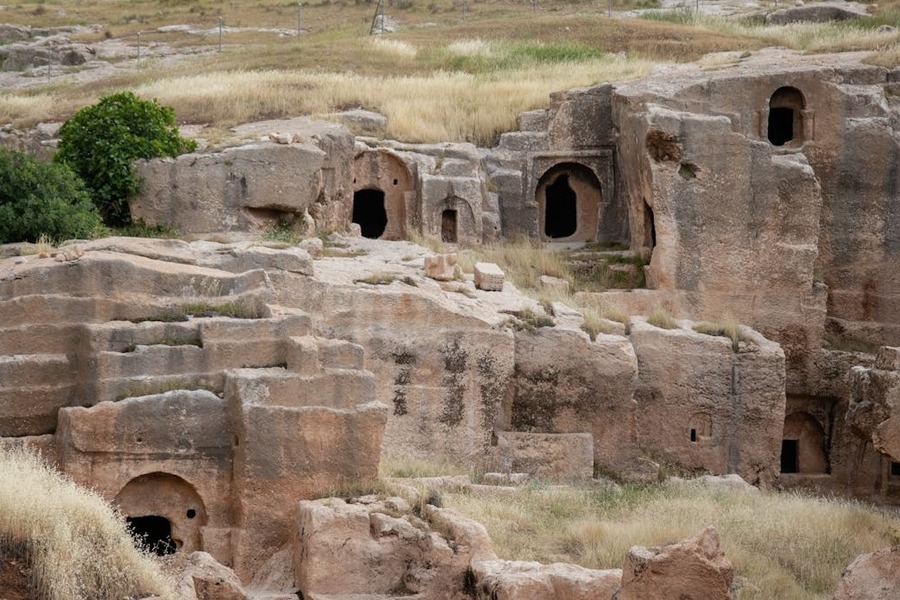 Hasuni Mağaraları