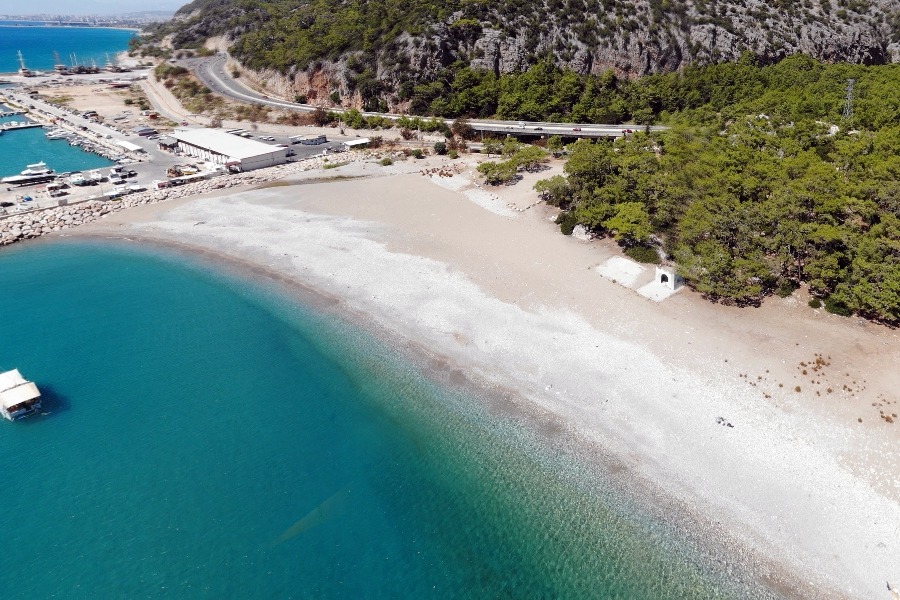 Konyaaltı Balıkçı Barınağı Plajı